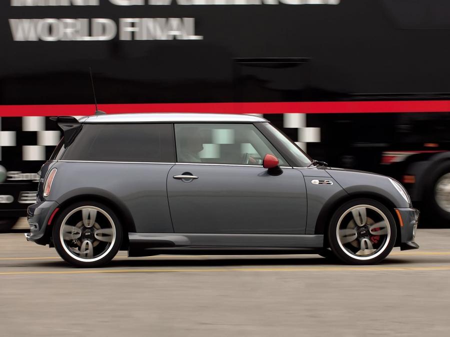 Mini Cooper S with JCW GP Tuning Kit 2005 года  (фото 11 из 25)